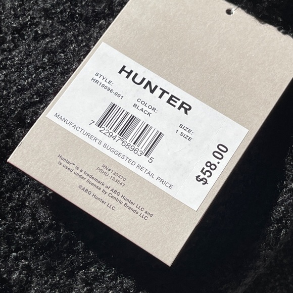 HUNTER Tonal Patch Beanie In Black Unisex - Picture 6 of 10